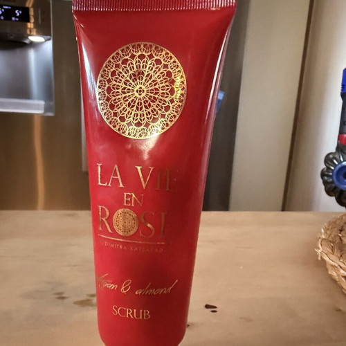 La Vie En Rose Argan & Almond Scrub 100ml new