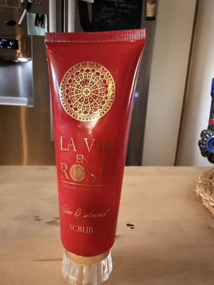 La Vie En Rose Argan & Almond Scrub 100ml new