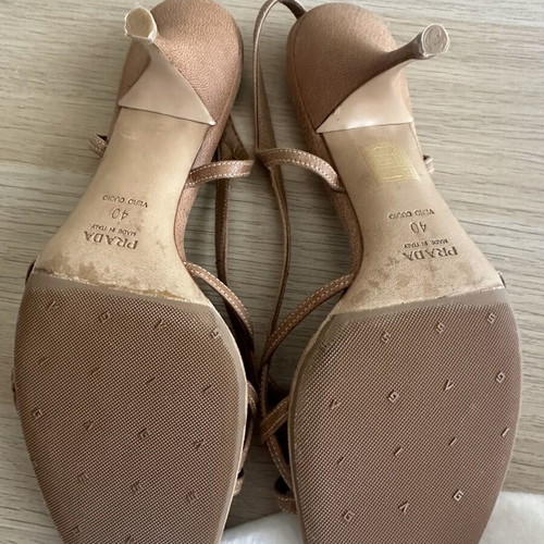 Prada vintage πέδιλα με καρδιά και χάντρες μέγεθος 40 μπεζ σαν καινούργιο