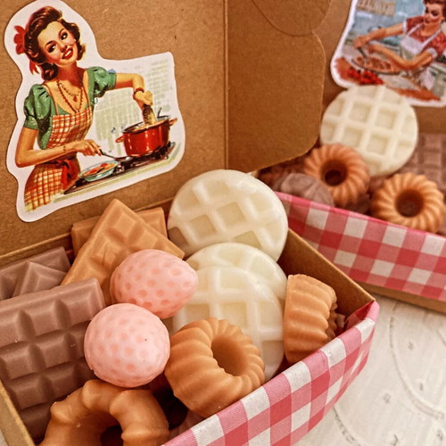 Retro Dessert mini box new with scented wax melts