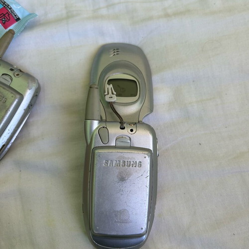 Samsung T100 phone set used, one works, one for parts