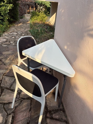Folding kitchen table for 2-4 people, triangular to square, youth style