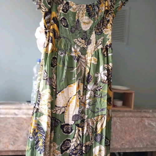 Midi dress Attrativo no S like new, green with tropical pattern