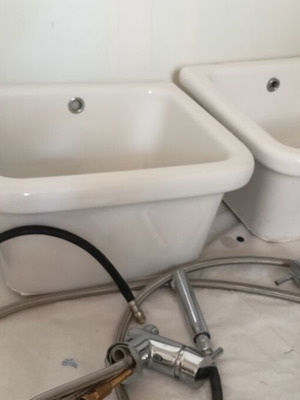 Sink basin 43x38 cm, height 24 cm, with faucets, set of 2
