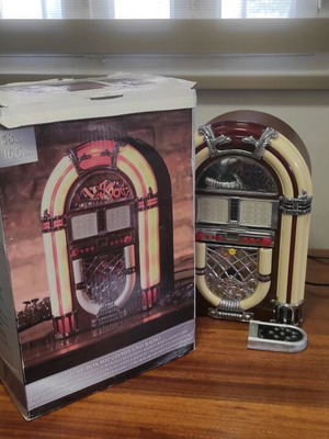 Jukebox Elta 2751 PL σαν καινούργιο με ραδιόφωνο, CD, MP3 και φωτισμό