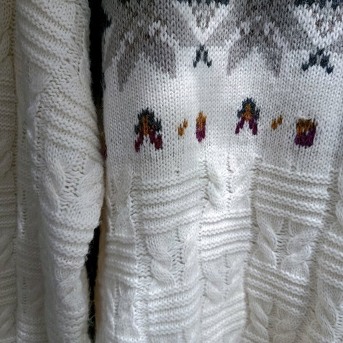 Vintage knitted sweater like new, fits sizes M-XL, very warm