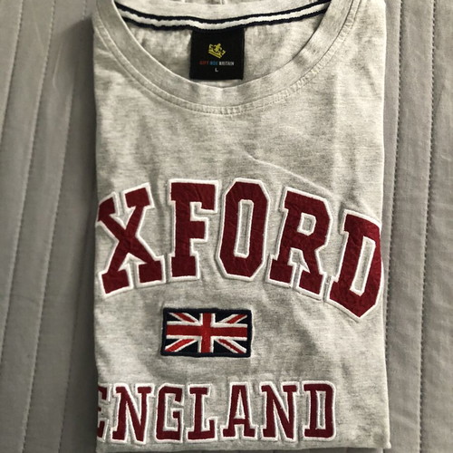 Gift Shop Britain T-shirt L like new, gray with embroidered print
