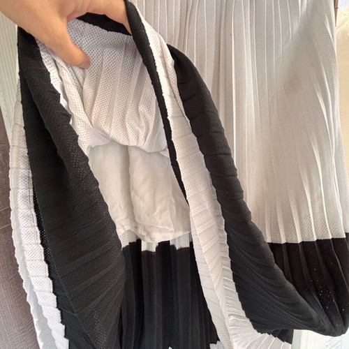 BSB long pleated skirt with elastic waist, black and white, like new