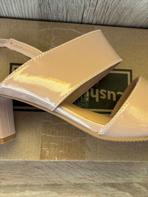 Women's rezanki new, size 42, beige heeled shoes