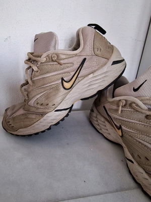 Nike athletic shoes used, size 40.5, beige