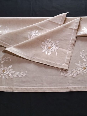 Set of 3 table linens with machine embroidery like new