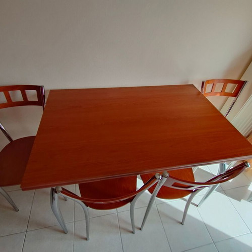 Kitchen table with 4 chairs like new, ergonomic