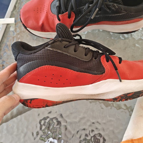 Under Armour Lockdown 7 kids basketball shoes used, red and black