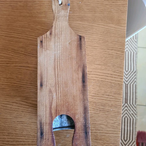 Pitsos grater used with wooden base