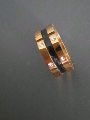 Ring gold, diameter 17.7 mm, like new