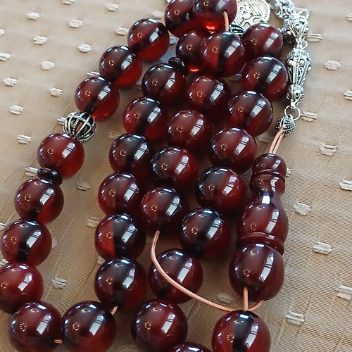 Bakelite Komboloi like new, 33 beads, traditional oriental finish