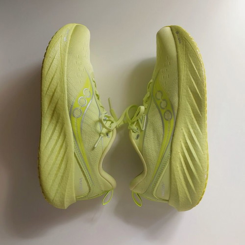 Saucony Triumph 22 running shoes used, size 40.5, yellow