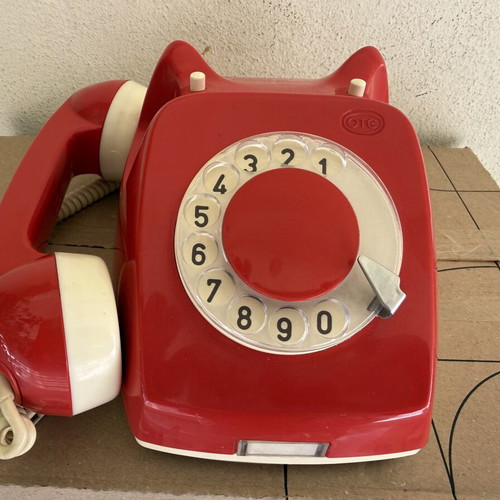 OTE collectible phone red, like new