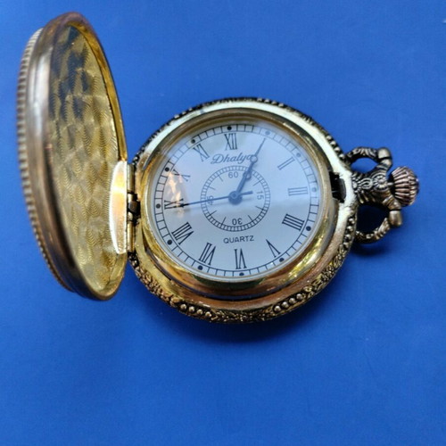 Pocket watch new in gold color with battery