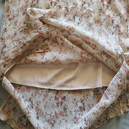 Women's floral off-shoulder top like new, size M-L, beige pink
