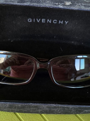 Givenchy SGV705 Vintage дамски слънчеви очила като нови черно кафяво