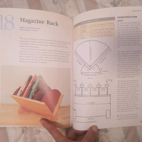 Book in English for DIY small furniture projects at home new