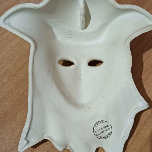 Mask in excellent condition