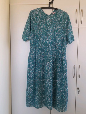 Dress boutique turquoise and white midi length like new