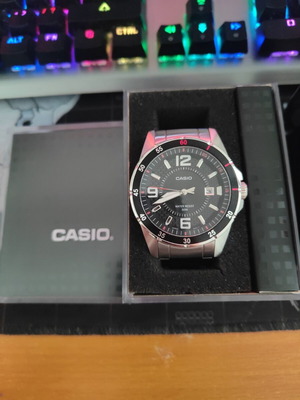 Ρολόι Casio σαν καινούργιο, ασημί, με κουτί και εξαρτήματα για μπρασελές