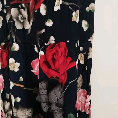 Floral dress new medium with white lace collar