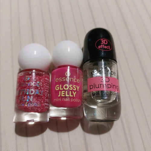 Essence nail polish set used, 3 pieces with glitter and 3D effect