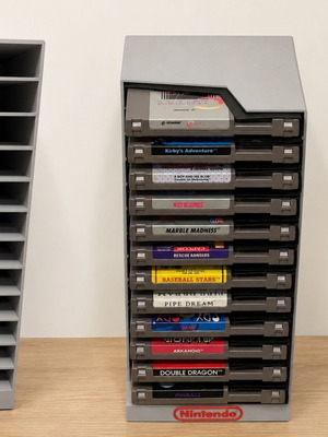 NES game cartridge holder for 12 games
