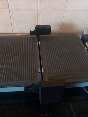 Electric grill grill pan like new with removable stainless steel surfaces
