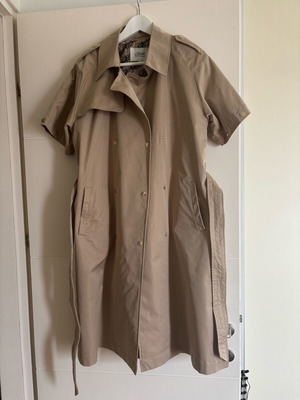 Axel trench coat like new with detachable sleeves and belt