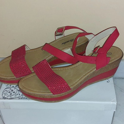 Red platform sandals like new, size 40