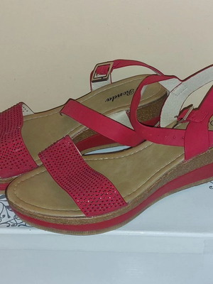 Red platform sandals like new, size 40