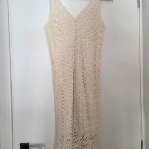 Knitted dress like new, size S, white beige
