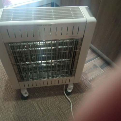 Singer halogen heater like new