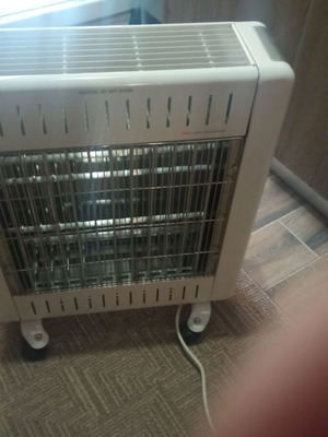 Singer halogen heater like new