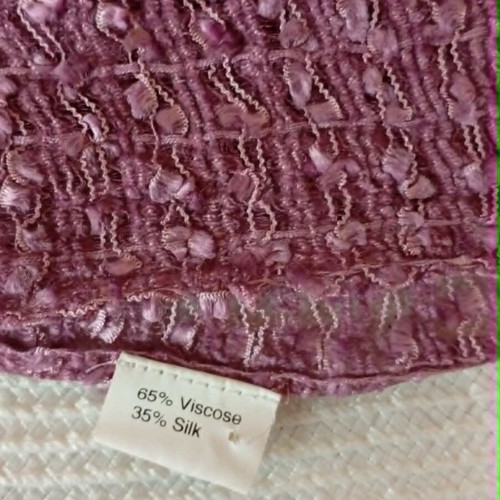 Lilac woven scarf like new, 35% silk 65% viscose