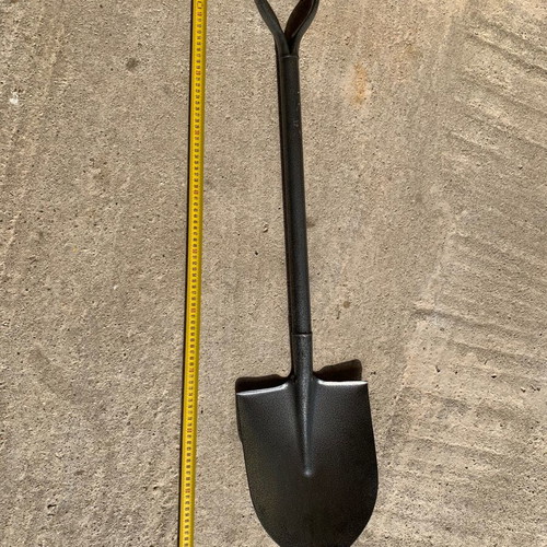Metal shovel like new, 102cm length, D-handle
