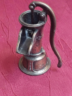 Ancien taille crayon αρθρωτό μεταλλικό vintage μινιατούρα ξύστρα σαν καινούργιο