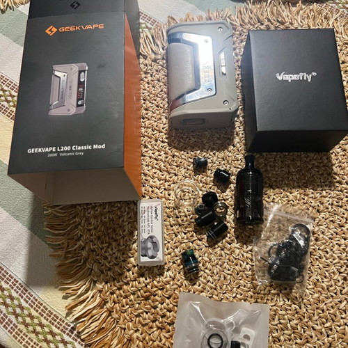Geek Vape L200 200w like new with Brunhilde atomizer