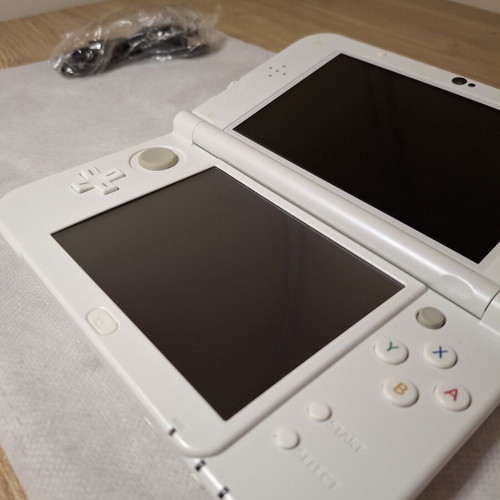 New Nintendo 3DS XL White Pearl handheld console