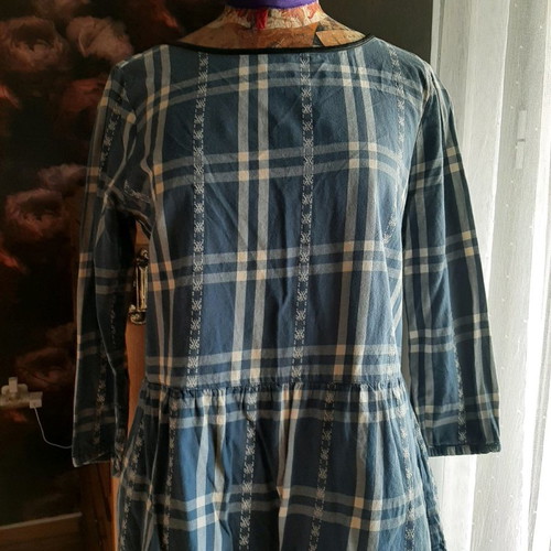 Women's blouse with long sleeve and back zipper used, size S
