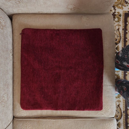 Set of five burgundy pillowcases like new 46×44cm