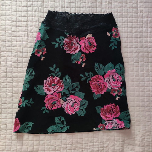 Kookai skirt like new, black with multicolor floral pattern, size S