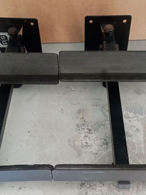 Ρυθμιζόμενες μεταλλικές επιτοίχιες βάσεις ηχείων