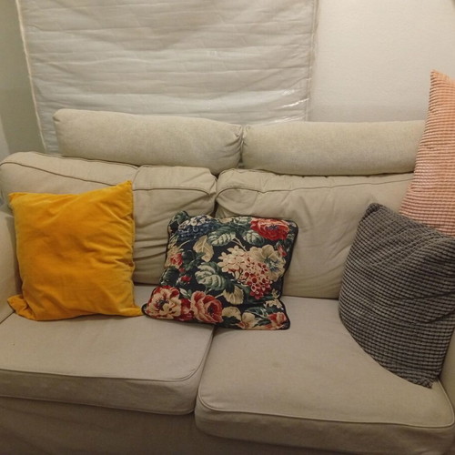 IKEA sofa with pillows like new, comfortable with neck support