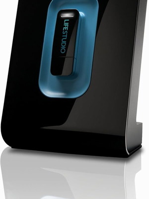 Hitachi Lifestudio Desktop Station 1TB нов с док станция и USB ключ с авто-синхронизация